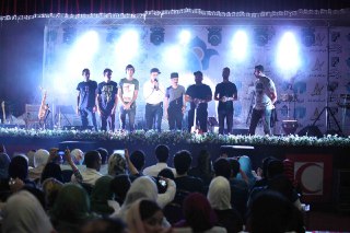 كنسرت بهنام صفوي، در روز جمعه ۲۵تیرماه در شهر كرمان به نفع کودکان مهرافرين برگزار شد.