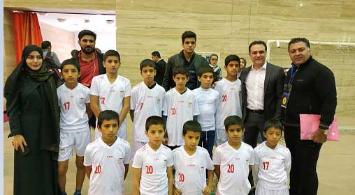 فوتبالیست‌های کوچک مهرآفرین در کنار سرمربی استقلال/ اعضای آکادمی فوتبال مهرآفرین در کنگره بین‌المللی فوتبال کلینیک شرکت کردند