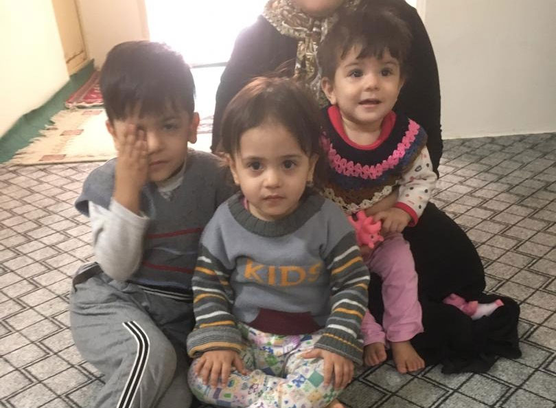 این خانواده می‌خواست فرزندانش را در بیابان رها کند! / یاری کنیم این سه کودک زنده بمانند