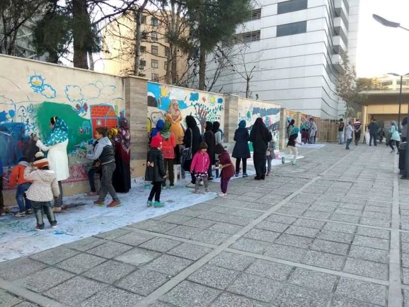 رویای کودکان کار بر روی دیوار خیابانی در شیراز